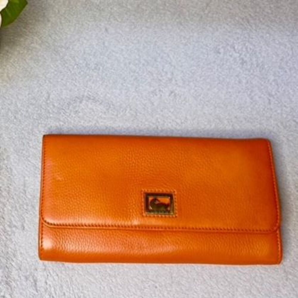 Dooney and Bourke pebble grain orange duck logo crossbody clutch